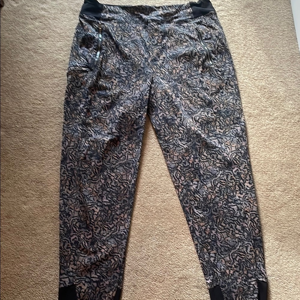 Athleta Trekkie North Joggers Black and Gray Patterned